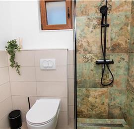 2 bedroom villa with pool near Skradin, sleeps 5